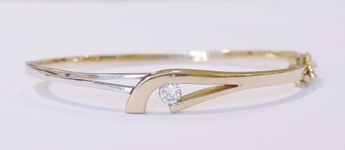 9ct two-colour bangle