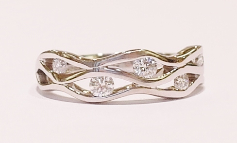 18ct white gold diamond ring