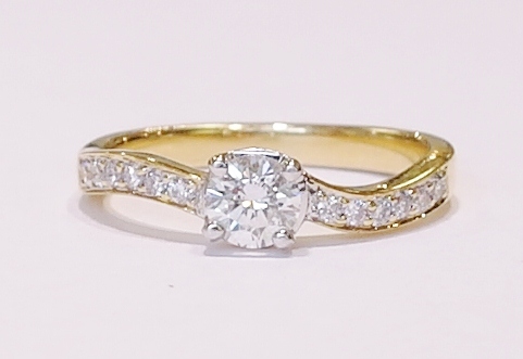 18ct solitaire diamond ring