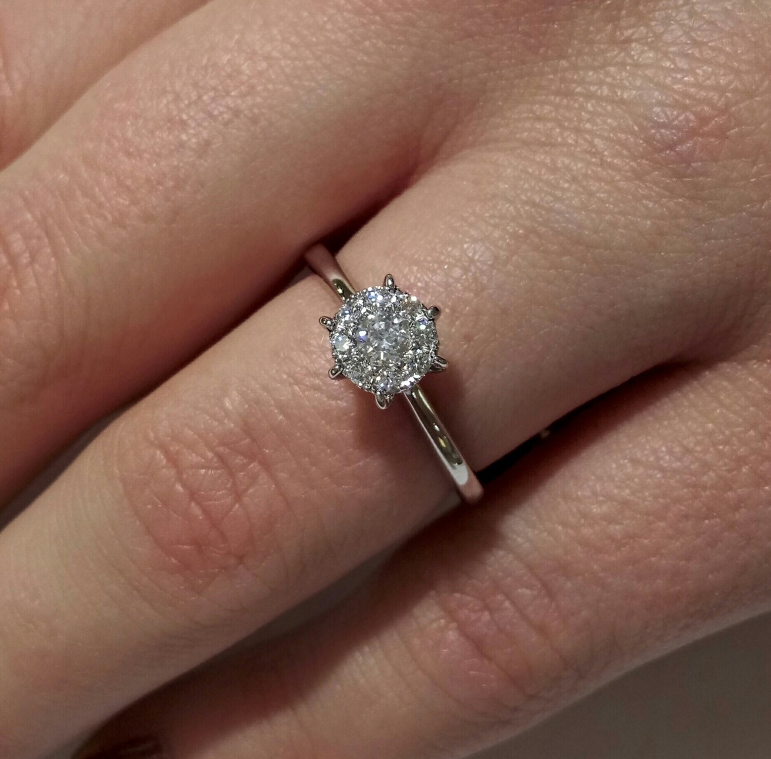 18ct white gold diamond set cluster ring