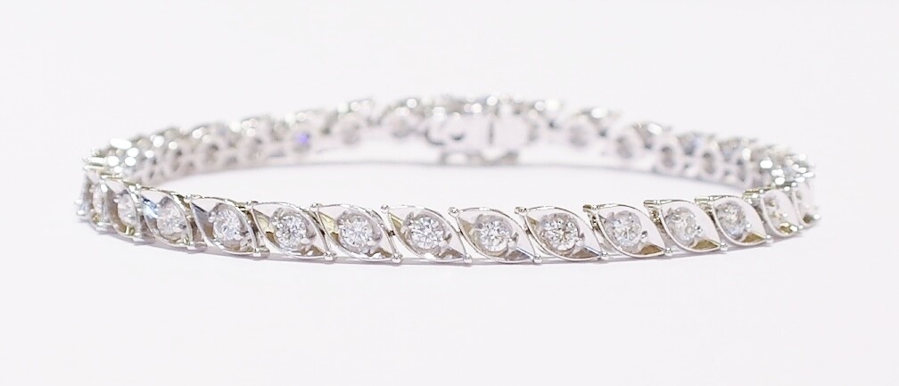 18ct white gold diamond bracelet