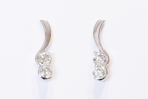18ct white gold diamond earrings
