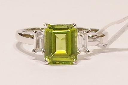18ct white gold peridot and diamond ring