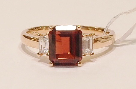18ct rose gold garnet and diamond ring