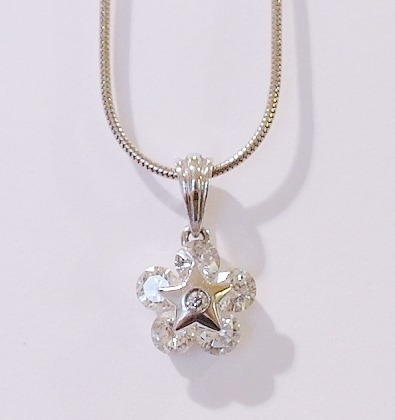 18ct white gold diamond pendant