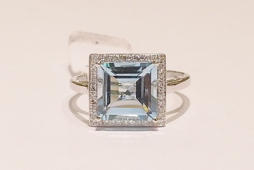 9ct white gold blue topaz and diamond ring