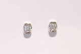 Single stone diamond studs £500-1000