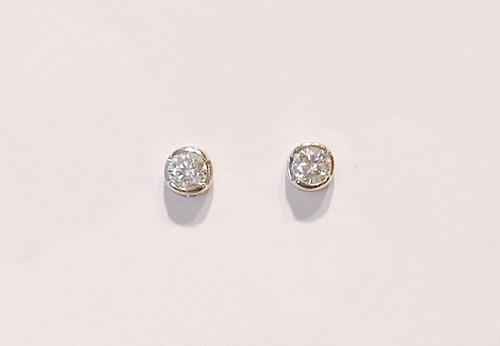 18ct white gold diamond studs