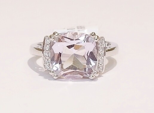 18ct white gold amethyst and diamond ring