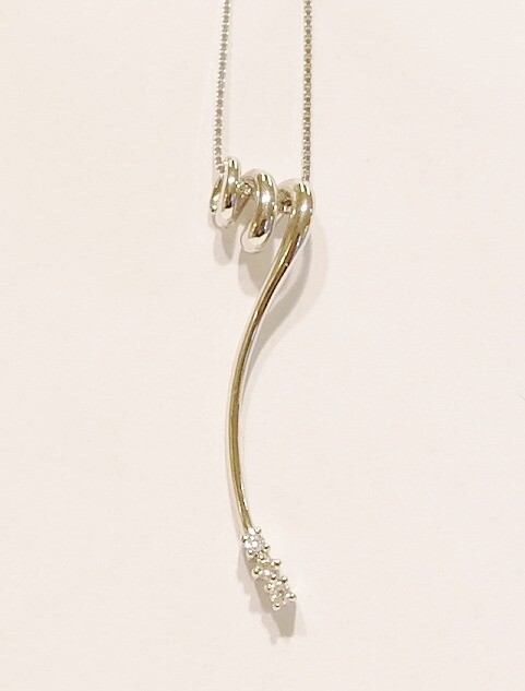 18ct white gold diamond pendant