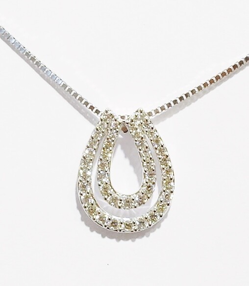18ct white gold diamond pendant