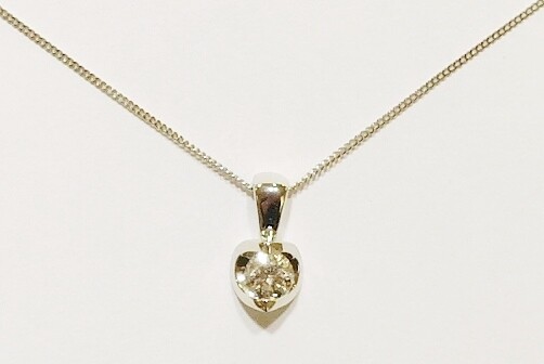 18ct white gold diamond pendant. 0.25ct
