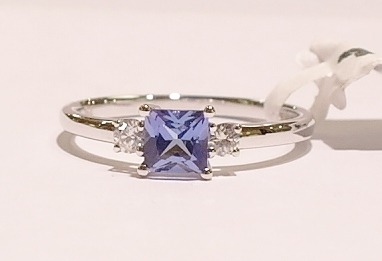 18ct white gold tanzanite and diamond ring
