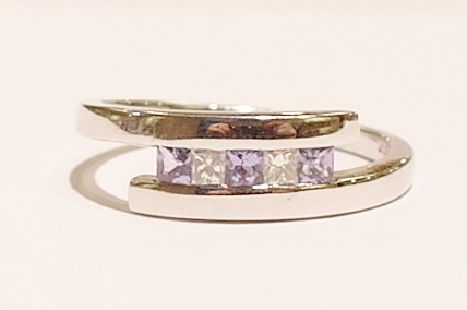 9ct white gold tanzanite and diamond ringt