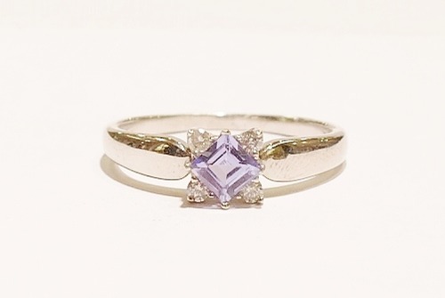 9ct white gold tanzanite and diamond ring