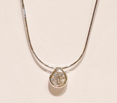 9ct white gold diamond pendant 0.33ct