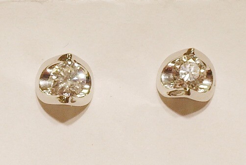 18ct white gold diamond studs. 0.50ct