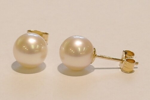 7.5mm white cultured pearl studs