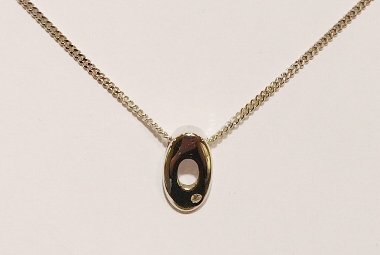 9ct white gold diamond pendant