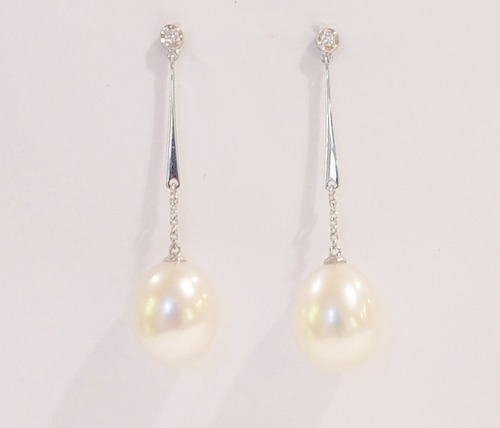 9ct white gold pearl and diamond earrings
