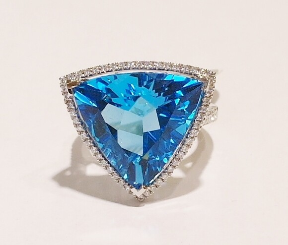 18ct white gold blue topaz and diamond ring