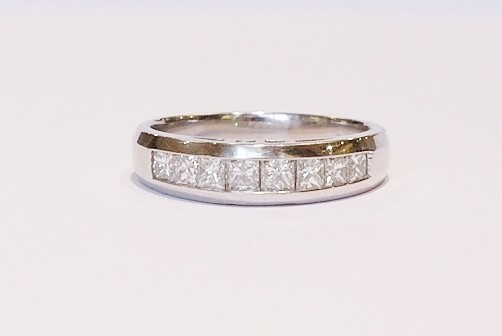 18ct white gold diamond ring