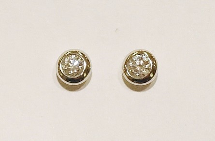 9ct white gold diamond studs