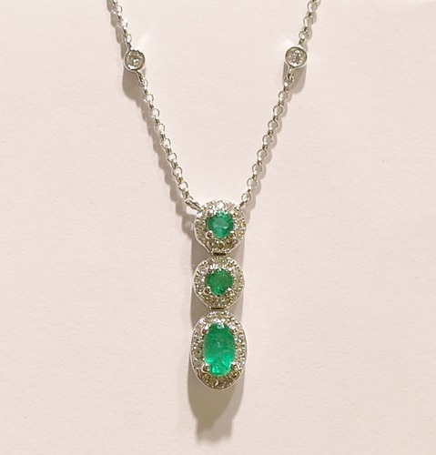 9ct white gold emerald and diamond necklet