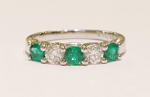 18ct white gold emerald and diamond ring