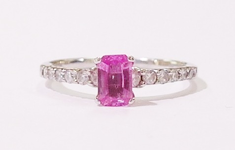 18ct white gold pink sapphire and diamond ring