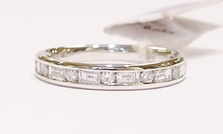 18ct white gold diamond ring