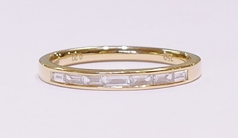 18ct yellow gold diamond band