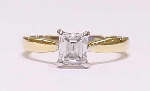 18ct solitaire diamond ring
