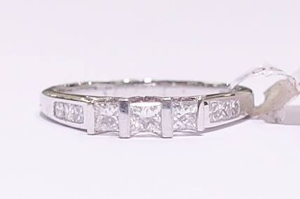 18ct white gold diamond ring