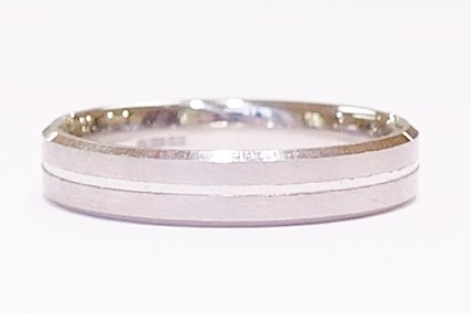 Platinum 4mm flat court band
