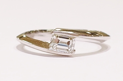 18ct white gold diamond ring (certificated)