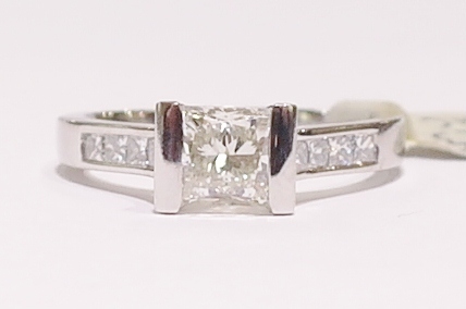 Platinum princess cut diamond ring