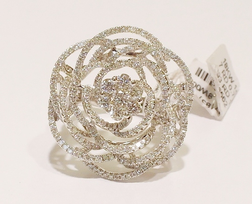 18ct white gold diamond 'flower' ring