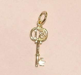 9ct yellow gold '18' key charm