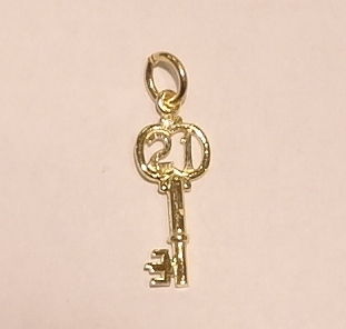 9ct yellow gold '21' key charm