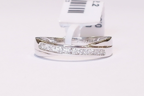 9ct white gold diamond ring