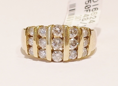 9ct yellow gold diamond ring
