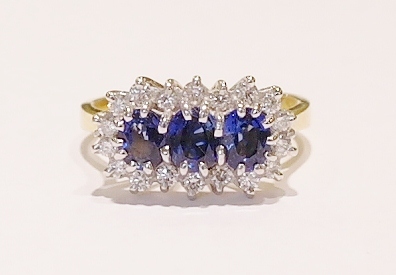 18ct sapphire and diamond ring