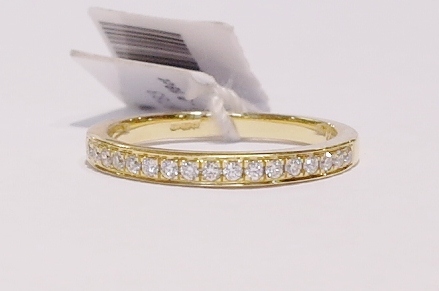 18ct yellow gold diamond band