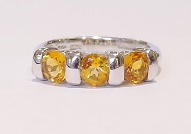 9ct white gold golden citrine ring