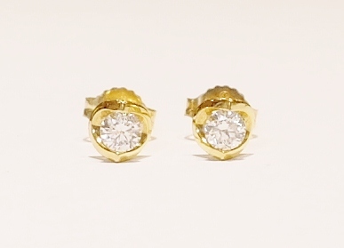 18ct yellow gold diamond earrings