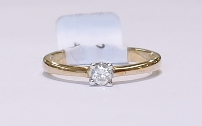 9ct solitaire diamond  ring