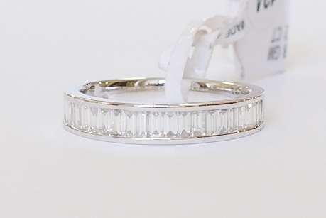 18ct white gold diamond ring