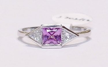 18ct white gold pink sapphire and diamond ring