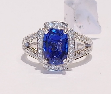18ct white gold sapphire and diamond ring